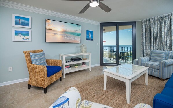 Condo, 2 habitaciones | Área de sala de estar