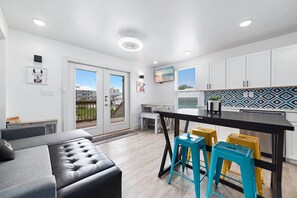 Living area - Pipedreams 333 8 Bedroom Home (Gulf Shores)