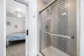 House, 4 Bedrooms | Bathroom | Shampoo - Pipedreams 333 W 4 Bedroom Home (Gulf Shores)
