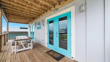 House, Multiple Bedrooms | Outdoor dining