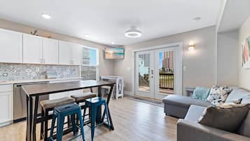 House, 4 Bedrooms | Living area