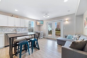 Maison, 4 chambres | Coin séjour