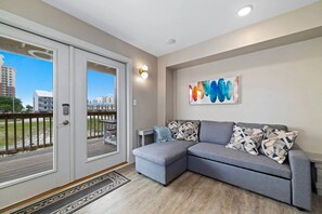 House, 4 Bedrooms | Living area
