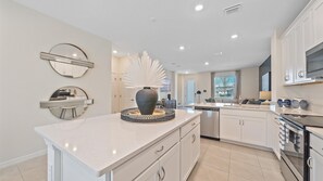 Maison mitoyenne, 3 chambres | Cuisine privée | Réfrigérateur, four, cafetière/bouilloire, grille-pain