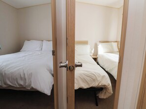 3 bedrooms, individually decorated, individually furnished - E10 Static Caravan (Rhyl)