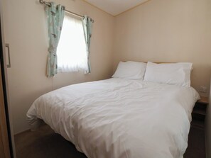 3 bedrooms, individually decorated, individually furnished - E10 Static Caravan (Rhyl)