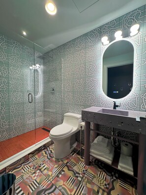 Shower, free toiletries, hair dryer, towels