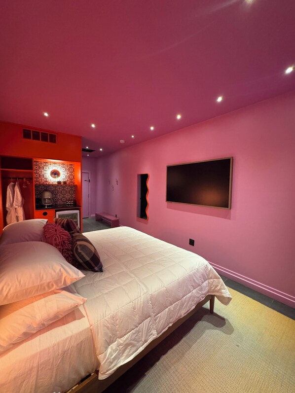 Comfort Room, City View