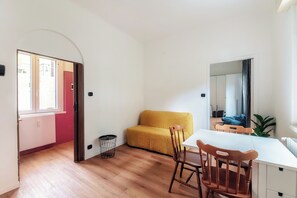 Comfort Apartment, Patio | Living area - Como Gateway (Como)