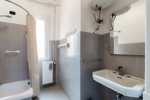 Comfort Apartment, Patio | Bathroom - Como Gateway (Como)