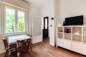 Comfort Apartment, Patio | Living area - Como Gateway (Como)