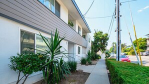 Apartment - Chic Modern Stay w Patio Near LA Best Sights6 (Altadena)