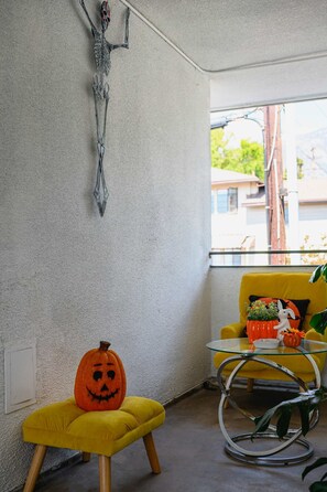 2 bedrooms, Internet - Chic Modern Stay w Patio Near LA Best Sights6 (Altadena)