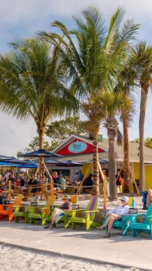 House | 2 bedrooms, Internet - The Break Tropical Family Oasis Near Beach (Treasure Island)