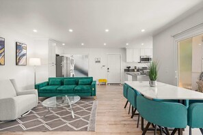 อพาร์ทเมนท์ | 2 ห้องนอน, อินเทอร์เน็ตความเร็วสูง