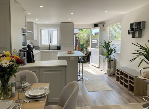 3 bedroom cottage in Sark, on the Avenue.