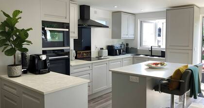 3 bedroom cottage in Sark, on the Avenue.