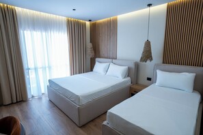 تجهيزات عازلة للصوت ومكواة/لوح كي وواي فاي مجانًا