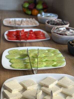 Free daily buffet breakfast  - Rumar Hotel (Durres)