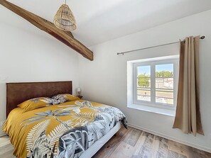 1 chambre, fer et planche à repasser, Wi-Fi gratuit, draps fournis