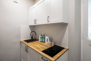 Chambre quadruple Deluxe, vue sur la ville | Cuisine privée