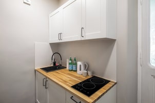 Quarto quádruplo luxo, vista para a cidade | Cozinha privada