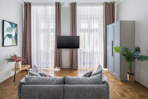 Apartamento grand | Ferros/tábuas de passar roupa, Wi-Fi de cortesia, roupa de cama