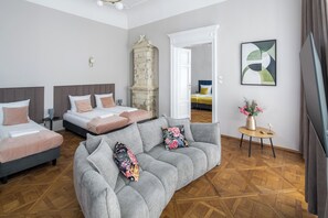 Grand Apartment | Iron/ironing board, free WiFi, bed sheets - Cracow Main Square Apartments (Kraków)