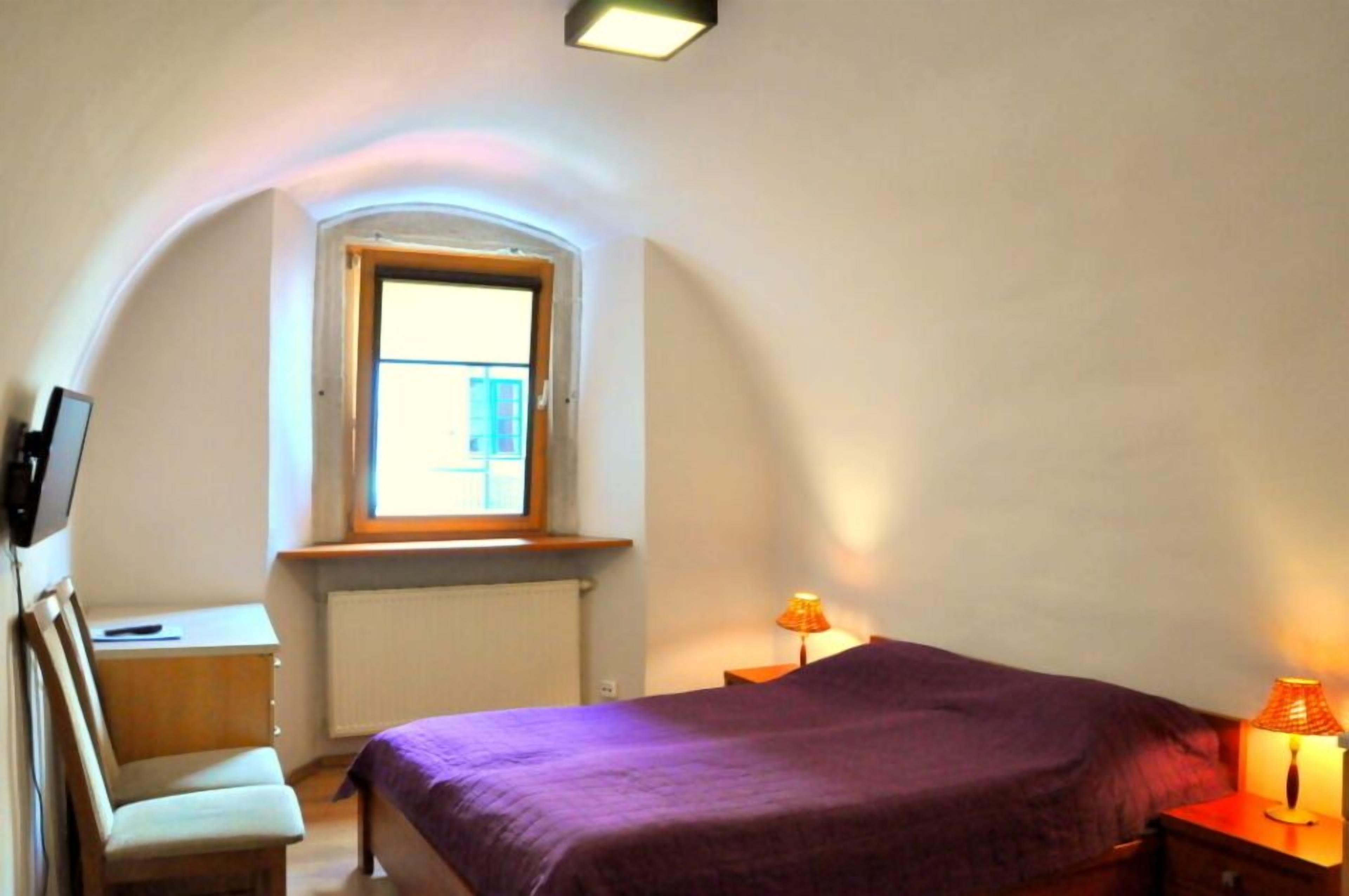 Eenvoudige tweepersoonskamer | Een strijkplank/strijkijzer, gratis wifi