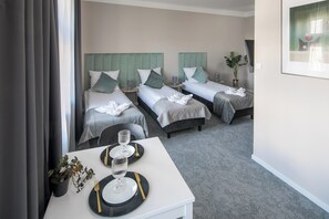 Iron/ironing board, free WiFi, bed sheets - Cracow Main Square Apartments (Kraków)
