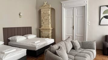 Grand Apartment | Iron/ironing board, free WiFi