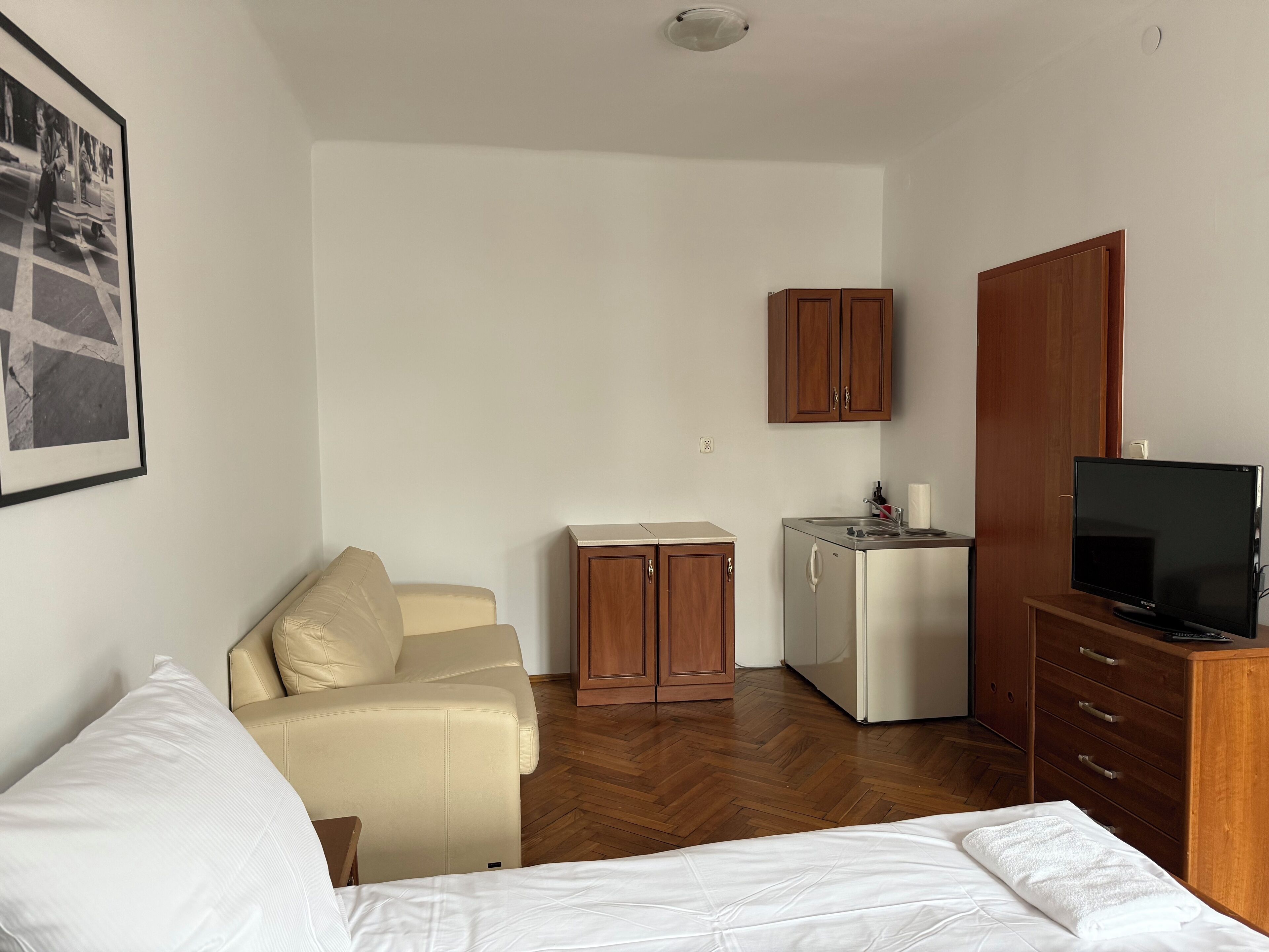 Iron/ironing board, WiFi (free), bed sheets