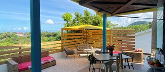 Quiet bungalow surrounded by greenery with sea view and view of Mont Pelée.