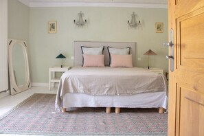 Chambre Confort Double ou avec lits jumeaux, vue piscine | Wi-Fi gratuit