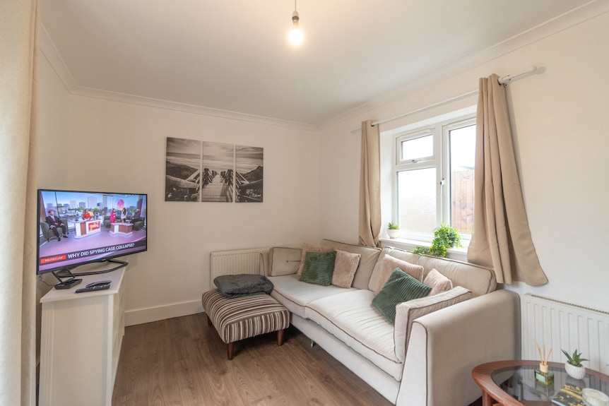 Charming 3 Bed House With Garden | Central - Bromley