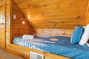 2 bedrooms, desk, iron/ironing board, WiFi - Cabin Retreat - Private Hot Tub & Pool Table (Sevierville)