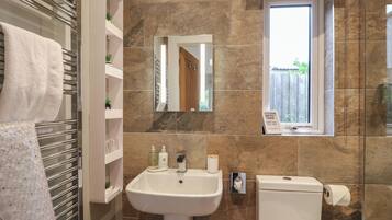 Cottage | Bathroom | Shower
