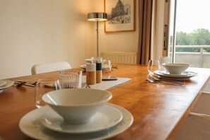 Dining - River View (Newcastle Upon Tyne)