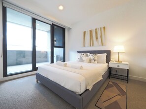 2 habitaciones, escritorio, tabla de planchar con plancha y wifi gratis