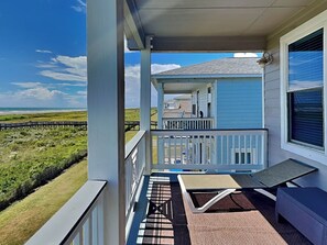 Property grounds - So Serene | Beachfront, Pet-Friendly (Galveston)