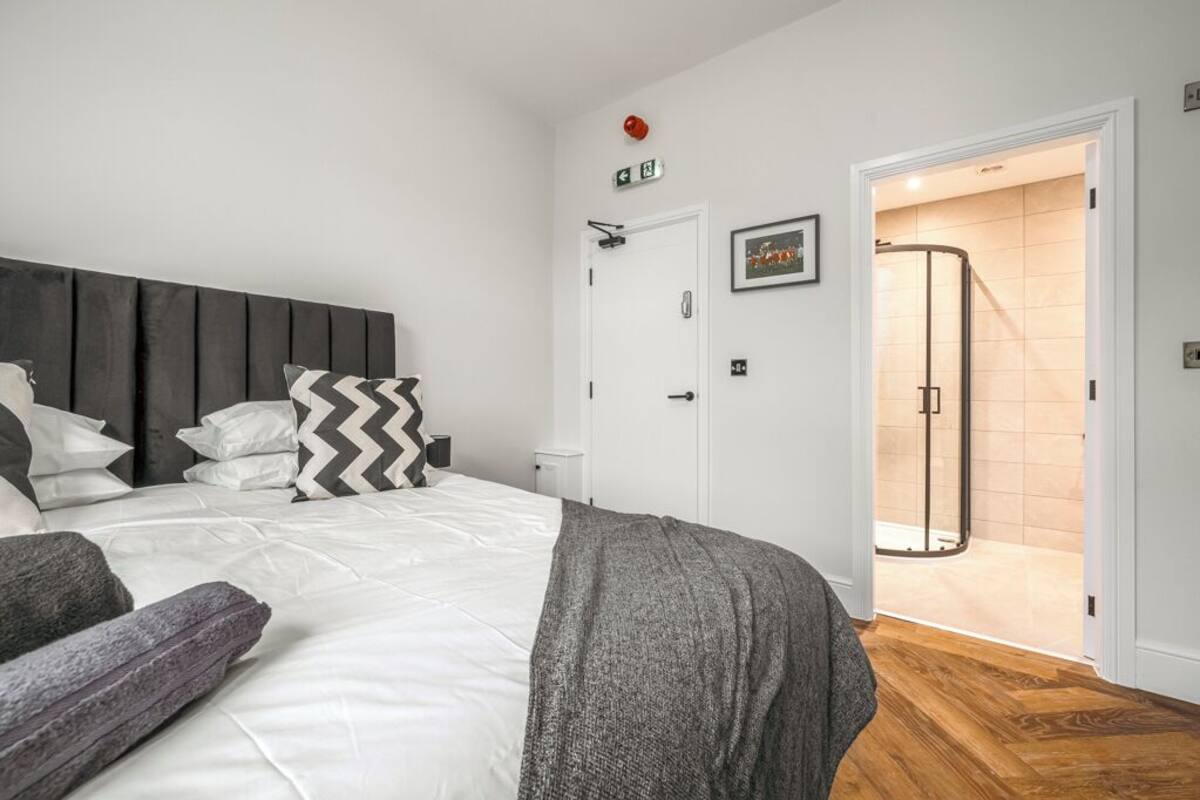 Triple Room | Soundproofing, iron/ironing board, free WiFi