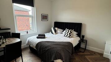 Soundproofing, iron/ironing board, free WiFi