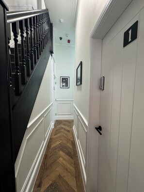 Twin Room | Living area | TV - The Boot Rooms Anfield  (Liverpool)