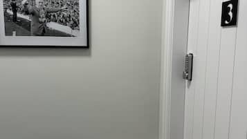 Deluxe Double Room | Living area | TV