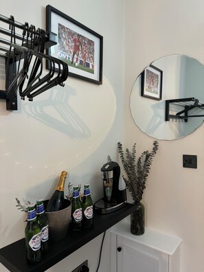 Family Room | Soundproofing, iron/ironing board, free WiFi