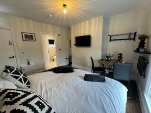 Double Room | Soundproofing, iron/ironing board, free WiFi