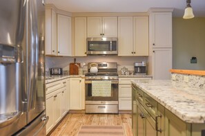 Mikrowelle, Ofen, Herdplatte, Geschirrspüler