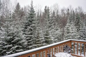 Property grounds - Mountain Townhouse - 3 min to slopes - Sleeps 10 (Carroll)