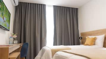 Standard Twin Room | Desk, laptop workspace, free WiFi, bed sheets