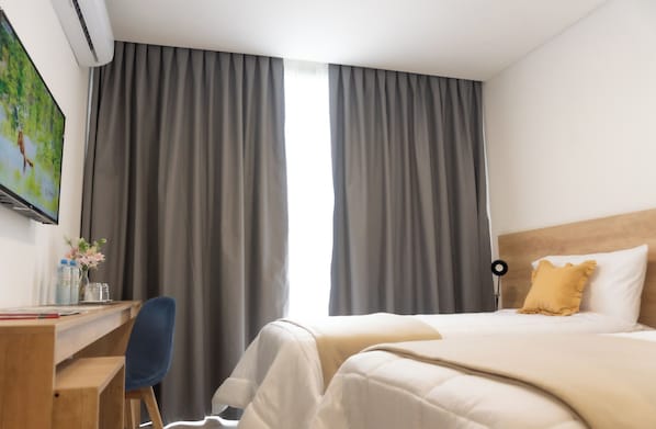 Standard Twin Room | Desk, laptop workspace, free WiFi, bed sheets